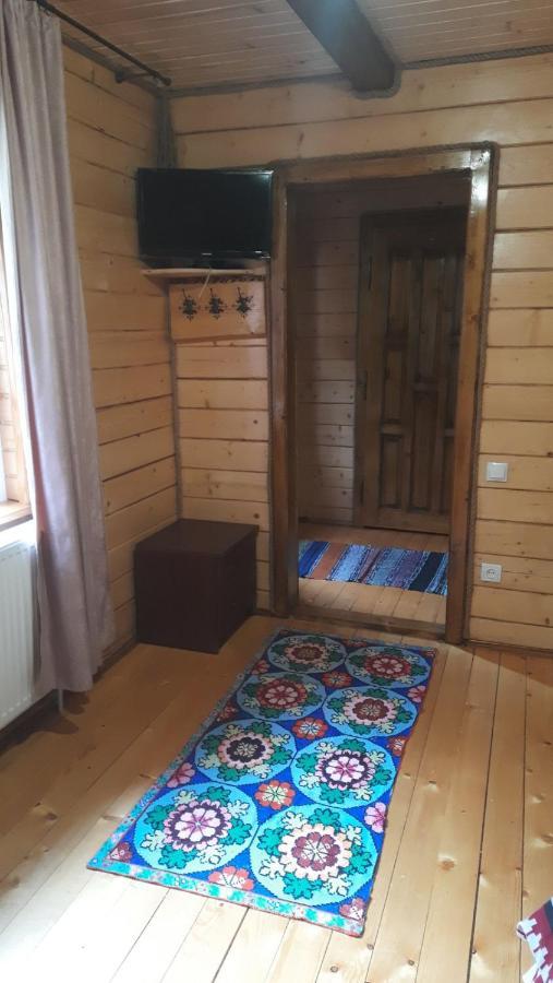 Крайня Хата Synevyrsʼka Polyana Exterior foto